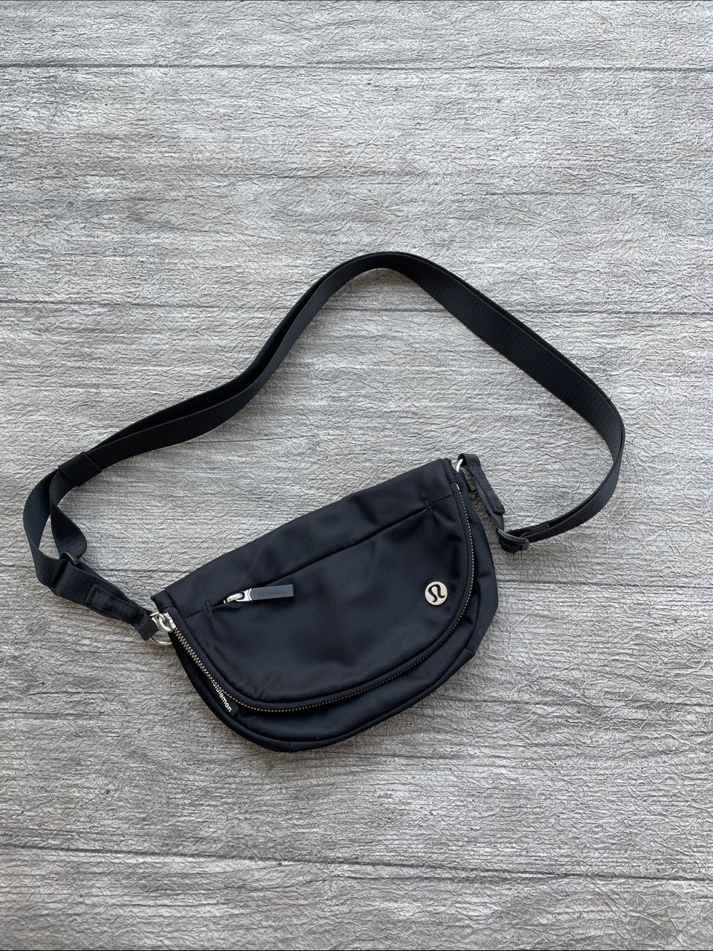 Lululemon festival mini bag purse black